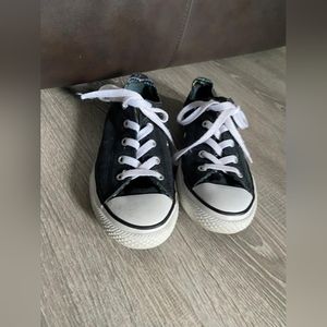 Junoir Converse (Size: 2)